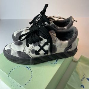 Off-White c/o Virgil Abloh Low Vulc Sneakers